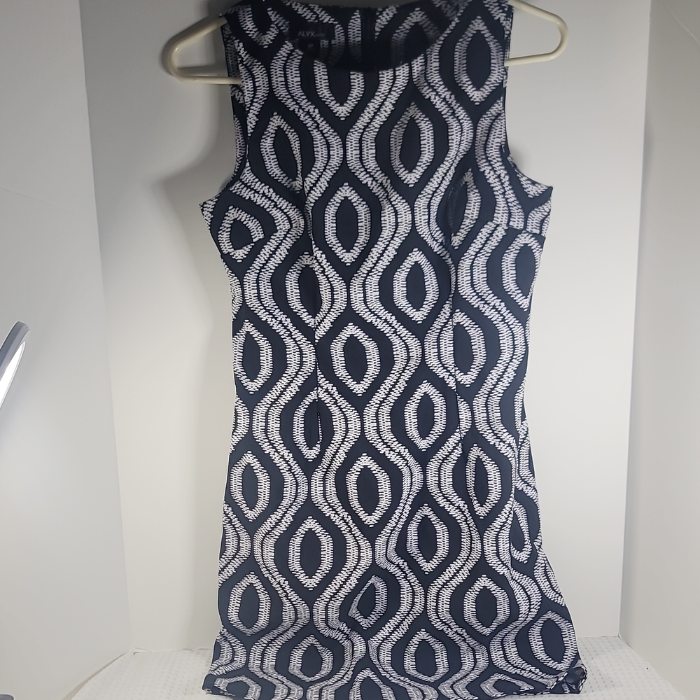 Sleeveless Navy and White Patterned Sheath Dress - Brand Unspecified